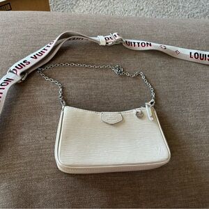 Louis Vuitton Easy Pouch on Strap Chain Shoulder Bag Cream